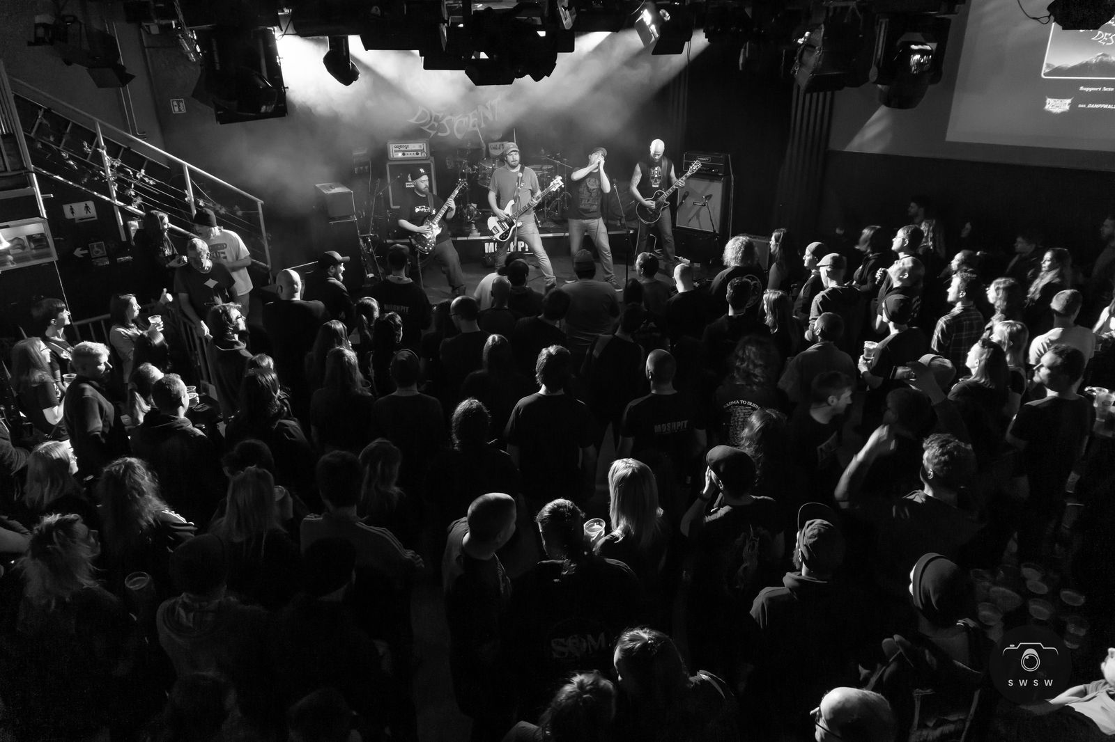 Godless Descent im Moshpit 2023 – Blick über das Publikum